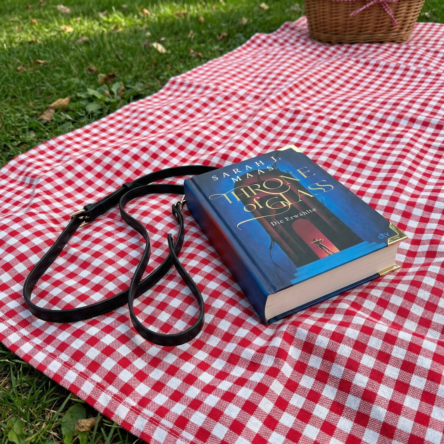 Bookyard Haven™ — Throne of Glass